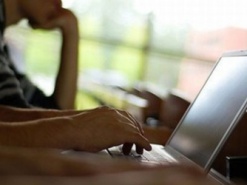 Религиозные лидеры Палестины разрешили мужчинам и женщинам общаться в соцсетях