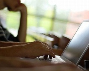 Религиозные лидеры Палестины разрешили мужчинам и женщинам общаться в соцсетях