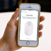 Samsung: сотрудники Apple обеспокоены низкой популярностью iPhone