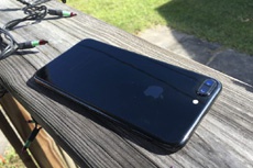 Что стало с iPhone 7 Plus в цвете «черный оникс» через неделю после использования без чехла