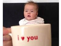 Интернет взорвал прикол с детьми и кружками