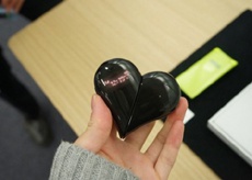 Heart - мобильный телефон в форме сердца