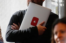 Пираты загрузили порно на YouTube