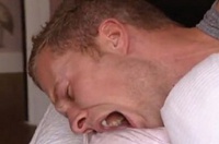 Двое парней стали звездами YouTube, умирая в муках от родов