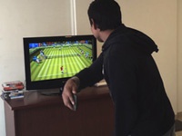 Новая игра заставляет махать смартфоном как ракеткой