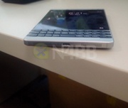 BlackBerry Oslo впервые на "живых" фото