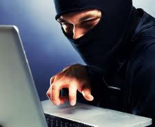 Большинство посещений страниц авторизации совершается при помощи вредоносных инструментов