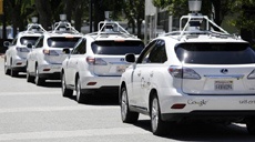 Google будет отчитываться о происшествиях с беспилотными автомобилями ежемесячно