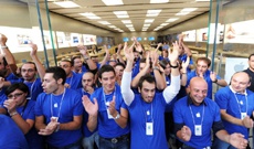 Apple грозит иск от 12 000 сотрудников за «унизительные досмотры сумок»