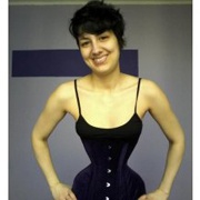 Девушка шокировала интернет талией в 40 сантиметров