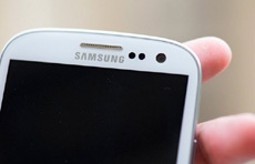 Смартфоны избавятся от черных точек над экраном