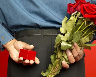 Перед 8 марта мужчины ищут в интернете красивые признания в любви