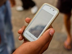 Похититель смартфона отправил его владельцу переписанную вручную телефонную книгу