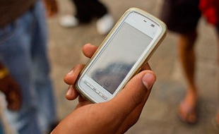 Похититель смартфона отправил его владельцу переписанную вручную телефонную книгу