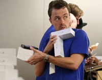 Жители Греции массово скупают технику Apple