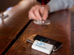 iPhone превратили в алкотестер