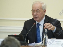 Азаров решил взяться за интернет-магазины