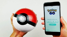 TechRax так ловит покемонов, что iPhone выходит из строя