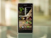 Sony Xperia Z3 Compact в защитном чехле замечен на фотографиях