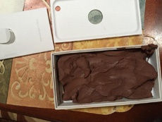 Предприимчивые покупатели меняют iPhone в посылках на пластилин и требуют у магазинов компенсацию