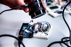 Найден способ мгновенного взлома смартфонов c помощью динамика за $5