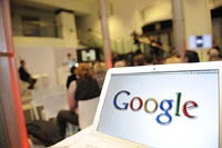 Google официально ответила на запрос журналиста «гифкой»