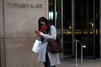 Большинство сотовых абонентов в мире избегают пользоваться связью в роуминге