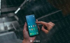 Рабочий Xiaomi Mi Mix 2 впервые показали на реальной фотографии