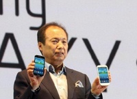 Samsung: Galaxy S4 продается хорошо, «война» с Apple продолжается