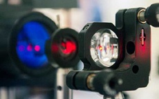 Открытые лучи инфракрасных лазеров смогут заменить оптоволоконные каналы в датацентрах будущего