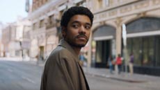 Samsung троллит очереди за айфоном