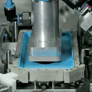 Видео: как производят iPhone 5C