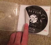 Фанату The Elder Scrolls V: Skyrim досталась бумажка вместо диска