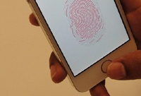 Apple не будет сохранять отпечатки пальцев пользователя iPhone 5S