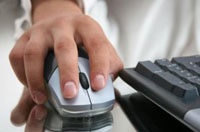 Украинцы ищут в Интернете "титушек" и песню "Горіла шина палала"