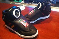 Google создала "говорящие кроссовки" для лентяев