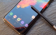 Apple снова на шаг впереди: Samsung Galaxy Note 8 не получит встроенный в экран сканер отпечатков пальцев