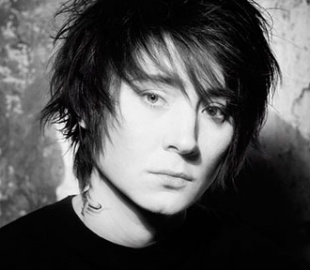 Новый альбом Земфиры появится в Сети накануне официального релиза