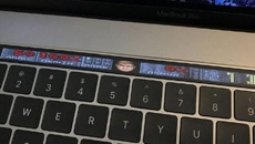 На сенсорной панели нового MacBook запустили Doom
