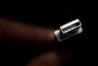 Группа инженеров опубликовала в сети код для неустранимого взлома USB