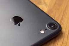 Новый патент Apple указывает на зум-камеру iPhone 8 с тремя матрицами и сверхразрешением