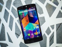 Nexus 6 замечен на фото рядом с LG G3