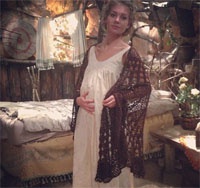 Варя из "Интернов" похвасталась в Сети беременным животиком