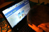 Facebook удалит антимигрантские публикации