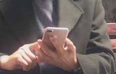 На Тайване звезда шоу-бизнеса похвастался своим iPhone 7