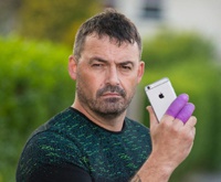 iPhone 7 взорвался в руках у британца, повредив осколками пальцы