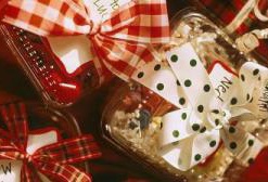 Украинцы по дешевке продают в Сети полученные на Новый год подарки