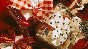 Украинцы по дешевке продают в Сети полученные на Новый год подарки