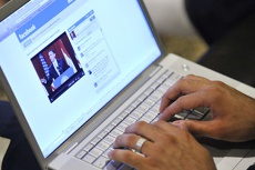 Facebook возобновил работу после часового сбоя