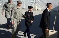 Информатор Wikileaks извинился в суде за вред, причиненный США